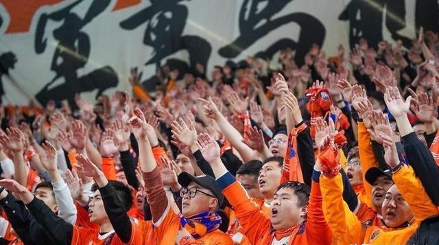 -北京首钢训练开放日，集结日强势反弹引欢呼，中超在即，训练强度明显提升